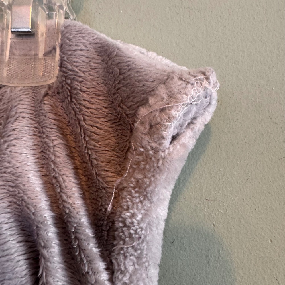 Mermaid Tail Wearable Blanket Grey Plush Fleece Iridescent Sequin Fin Lounger - Picture 4 of 6